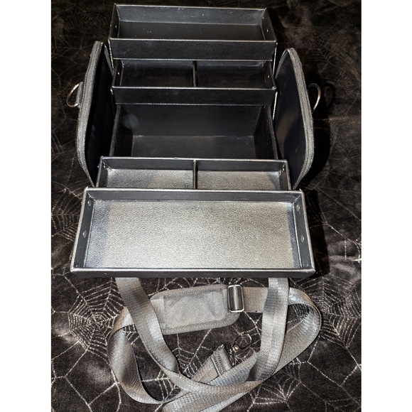 Make Up For Ever Small Size Vanity Bag with Sliding Tray - Picture 6 of 7